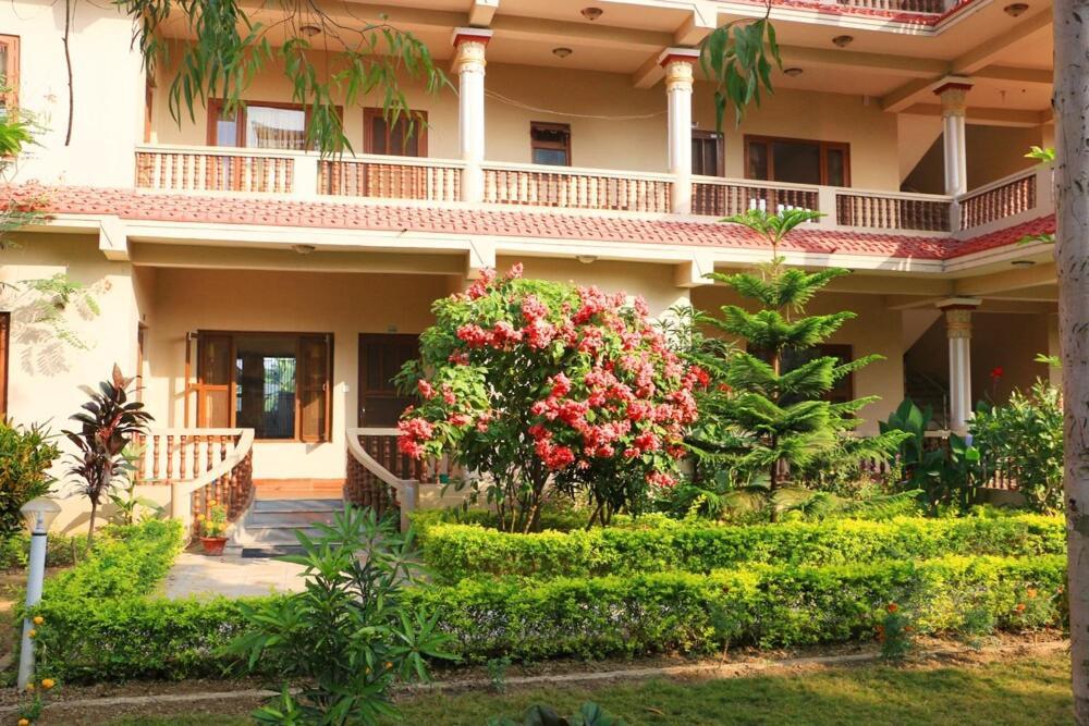 Hotel Royal Safari צ'יטוואן מראה חיצוני תמונה